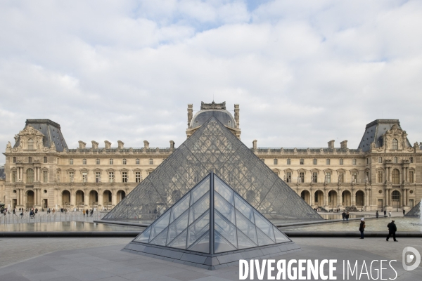 Pyramide du Louvre