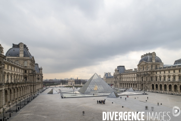 Pyramide du Louvre