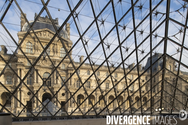 Pyramide du Louvre