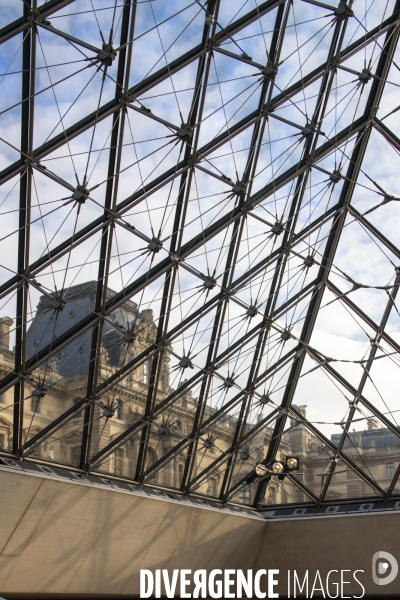 Pyramide du Louvre