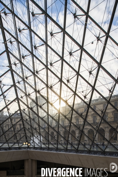 Pyramide du Louvre