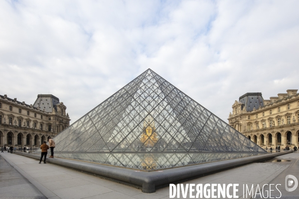 Pyramide du Louvre