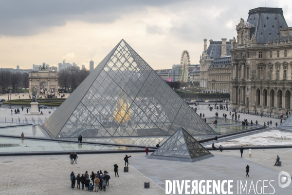 Pyramide du Louvre