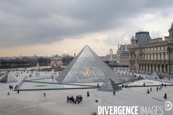 Pyramide du Louvre