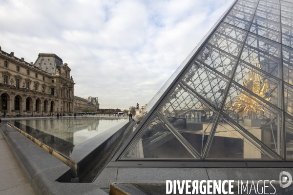 Pyramide du Louvre