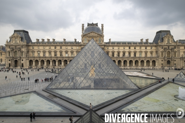 Pyramide du Louvre