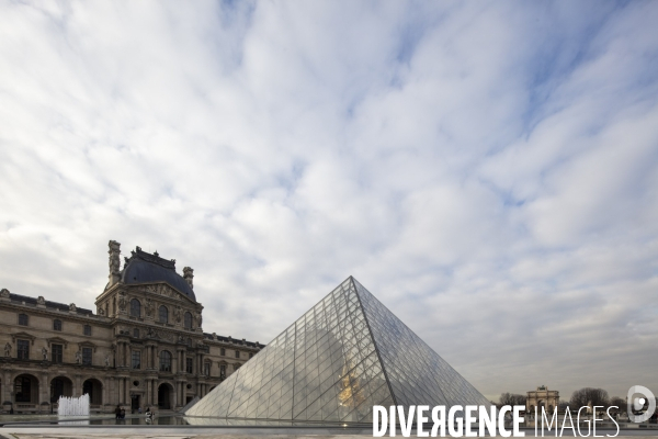 Pyramide du Louvre