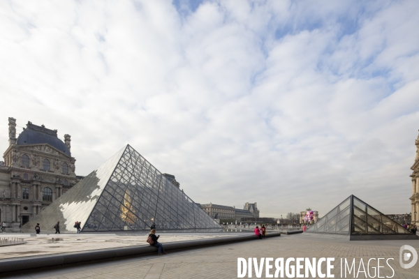 Pyramide du Louvre