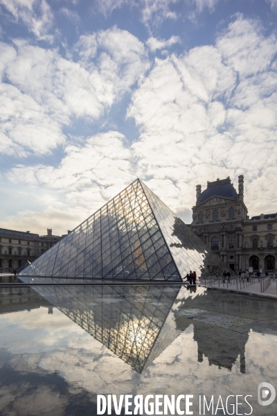 Pyramide du Louvre