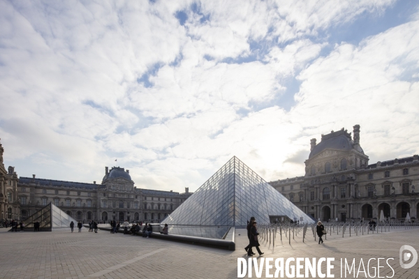 Pyramide du Louvre