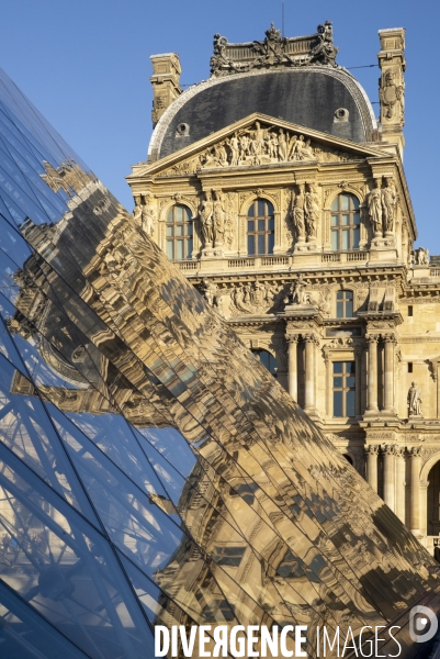 Pyramide du Louvre