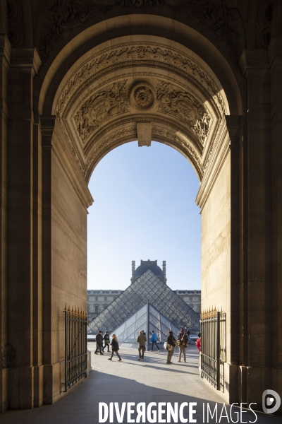 Pyramide du Louvre