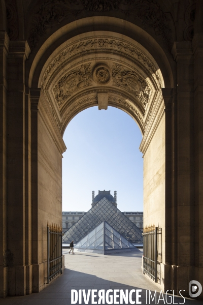 Pyramide du Louvre