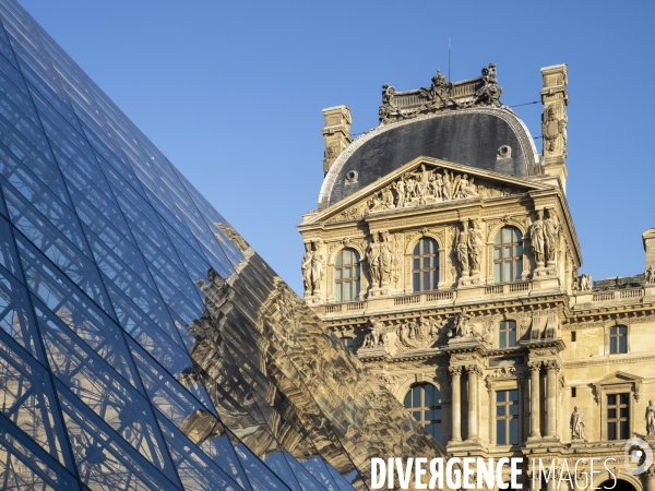 Pyramide du Louvre