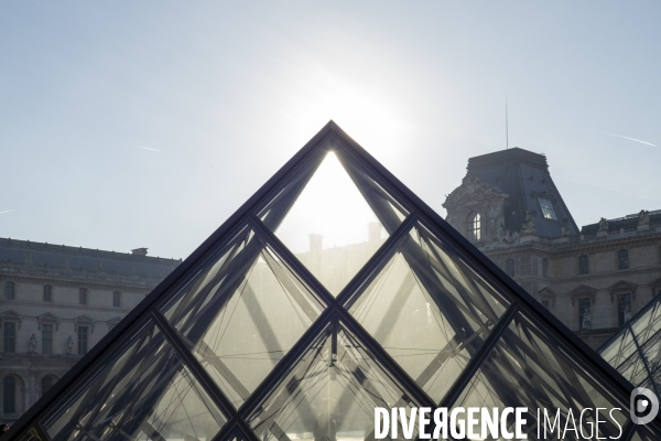 Pyramide du Louvre