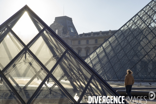 Pyramide du Louvre