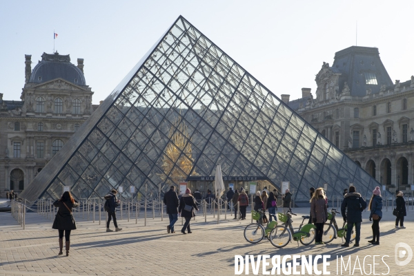 Pyramide du Louvre