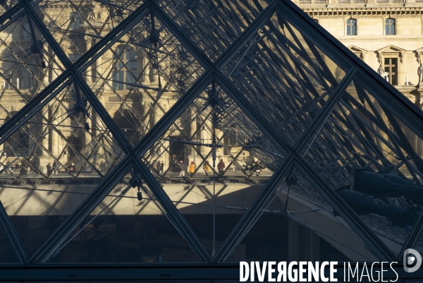Pyramide du Louvre