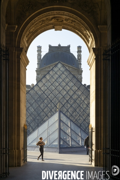 Pyramide du Louvre