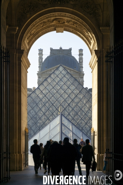 Pyramide du Louvre