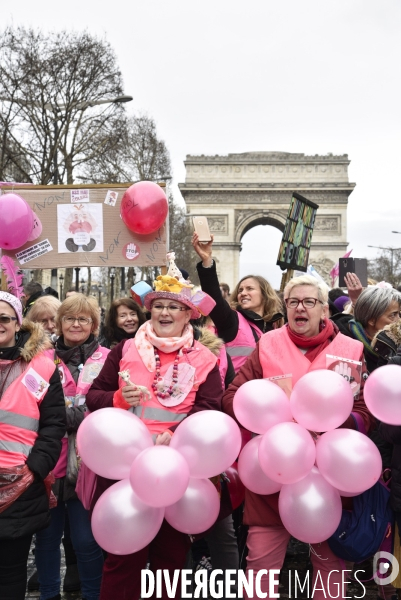 Femmes gilets jaunes à l honneur de la manifestation Gilets jaunes Acte XVII, le 9 mars 2019 à Paris.