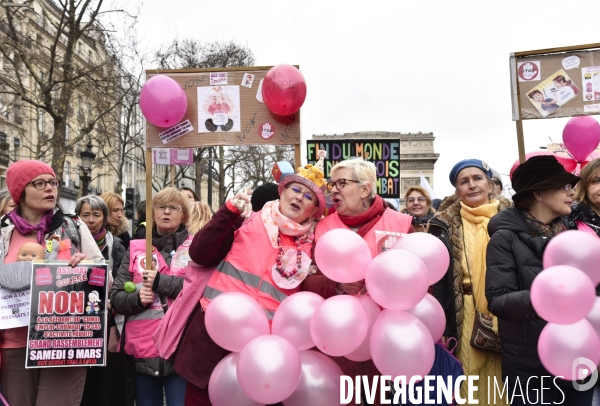 Femmes gilets jaunes à l honneur de la manifestation Gilets jaunes Acte XVII, le 9 mars 2019 à Paris.