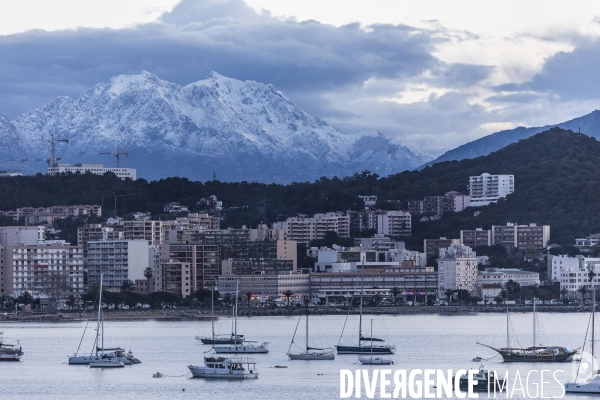 Port d Ajaccio.