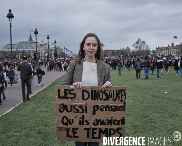 Manifestation des jeunes pour le climat, les Invalides à Paris