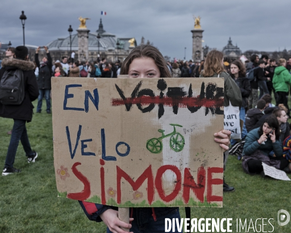 Manifestation des jeunes pour le climat, les Invalides à Paris