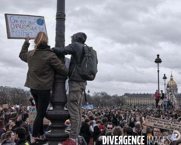 Manifestation des jeunes pour le climat, les Invalides à Paris