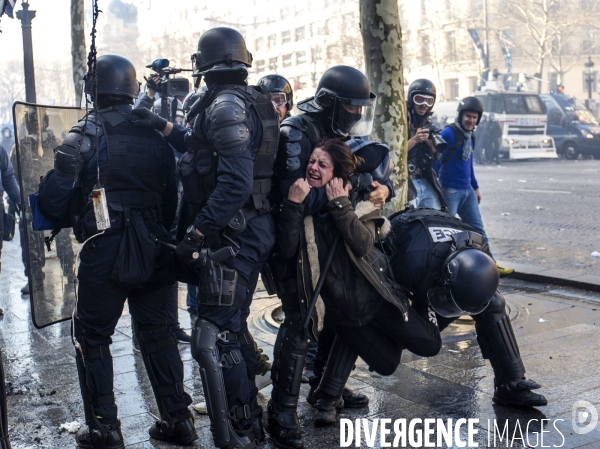 Manifestation sur les champas Elysées des Gilets jaunes  Acte  XVIII .