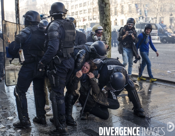 Manifestation sur les champas Elysées des Gilets jaunes  Acte  XVIII .