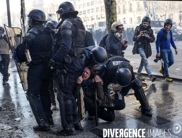 Manifestation sur les champas Elysées des Gilets jaunes  Acte  XVIII .