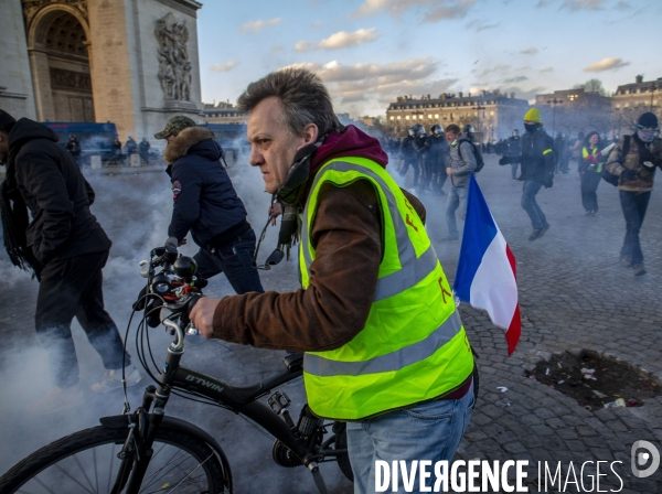 Manifestation sur les champas Elysées des Gilets jaunes  Acte  XVIII .