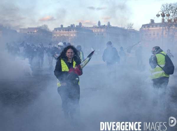 Manifestation sur les champas Elysées des Gilets jaunes  Acte  XVIII .