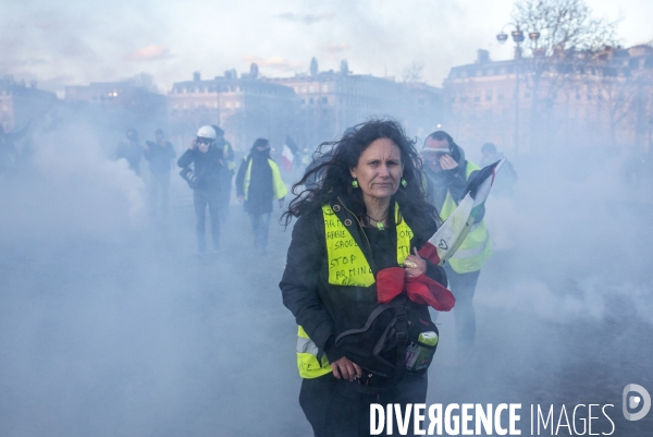 Manifestation sur les champas Elysées des Gilets jaunes  Acte  XVIII .