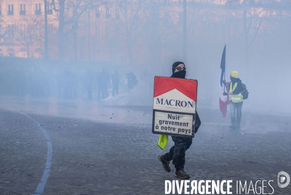 Manifestation sur les champas Elysées des Gilets jaunes  Acte  XVIII .