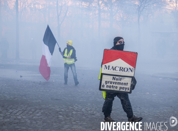 Manifestation sur les champas Elysées des Gilets jaunes  Acte  XVIII .