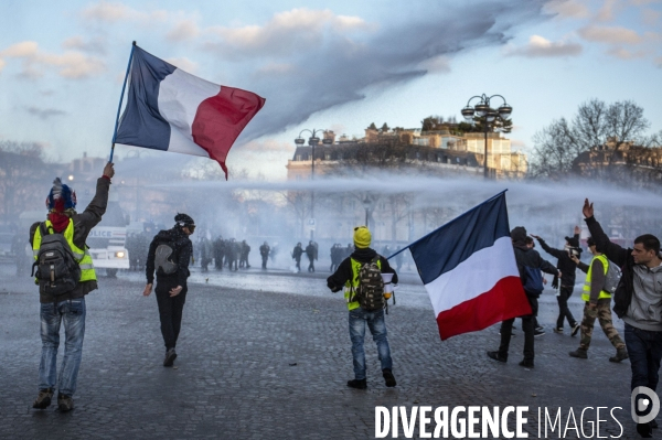 Manifestation sur les champas Elysées des Gilets jaunes  Acte  XVIII .