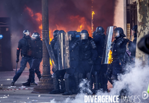 Manifestation sur les champas Elysées des Gilets jaunes  Acte  XVIII .