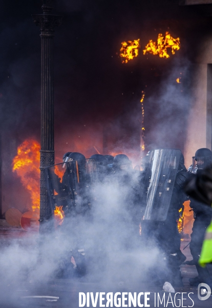 Manifestation sur les champas Elysées des Gilets jaunes  Acte  XVIII .