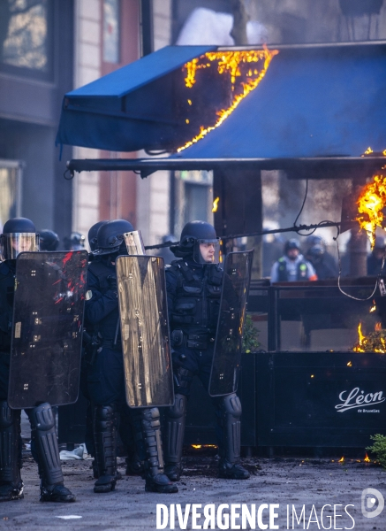 Manifestation sur les champas Elysées des Gilets jaunes  Acte  XVIII .