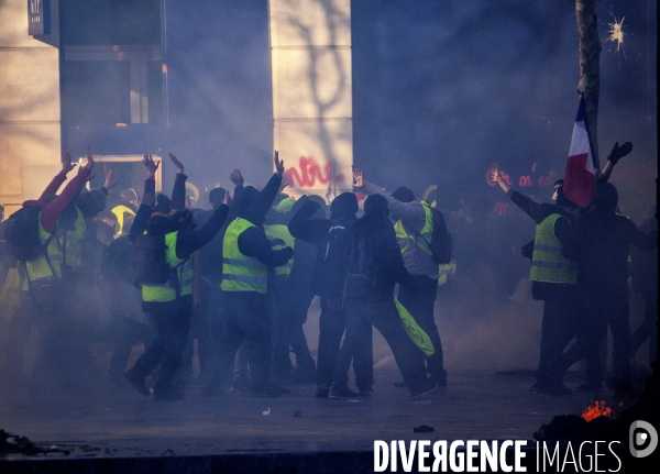 Manifestation sur les champas Elysées des Gilets jaunes  Acte  XVIII .