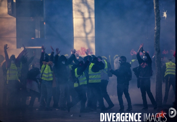 Manifestation sur les champas Elysées des Gilets jaunes  Acte  XVIII .