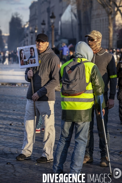 Manifestation sur les champas Elysées des Gilets jaunes  Acte  XVIII .