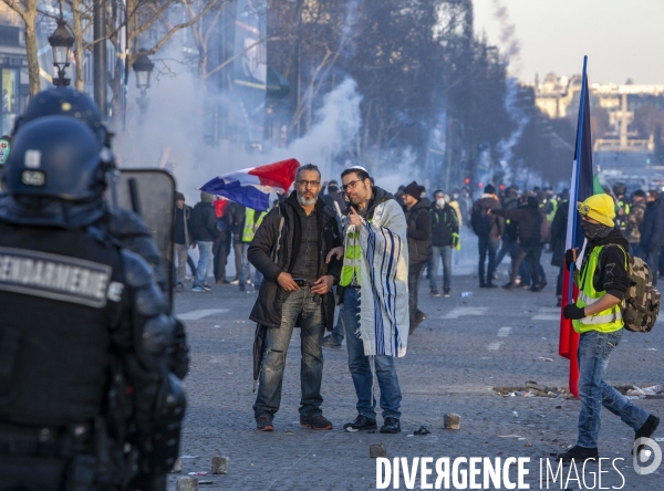 Manifestation sur les champas Elysées des Gilets jaunes  Acte  XVIII .