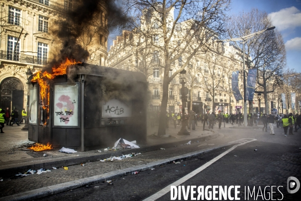 Manifestation sur les champas Elysées des Gilets jaunes  Acte  XVIII .