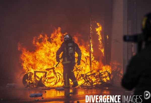 Manifestation sur les champas Elysées des Gilets jaunes  Acte  XVIII .