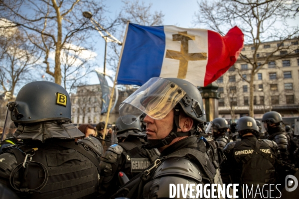 Manifestation sur les champas Elysées des Gilets jaunes  Acte  XVIII .