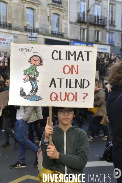 Marche du siècle pour le climat, étudiants, scolaires, enfants. March of century for climate, with youth.